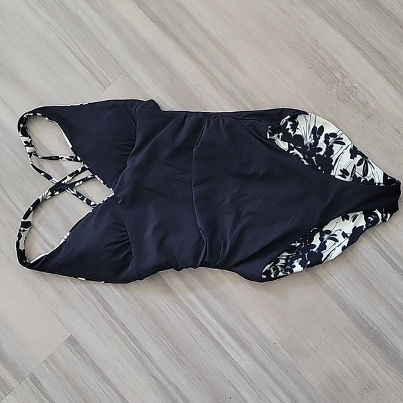 One piece - Picture 4 of 4